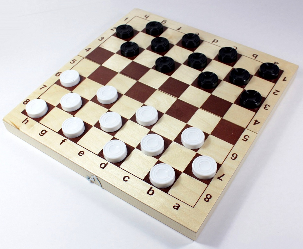 Шахматы и шашки (пластмассовые)